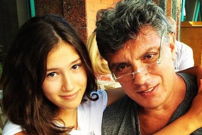 18-летняя дочь Бориса Немцова выходит замуж 18-летняя дочь Бориса Немцова выходит замуж