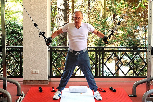 В сети опубликованы новые фотографии Владимира Путина из спортзала