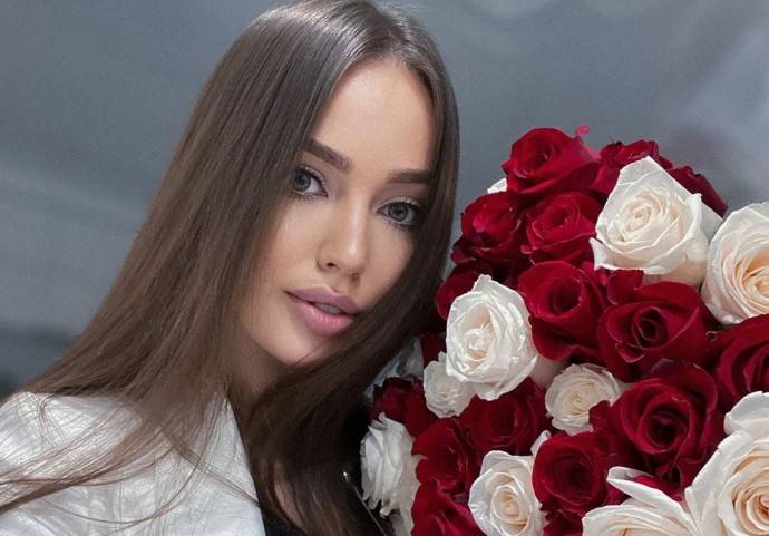 Анастасия Костенко погуляла на свадьбе сестры и сочинила ей стихи о наболевшем