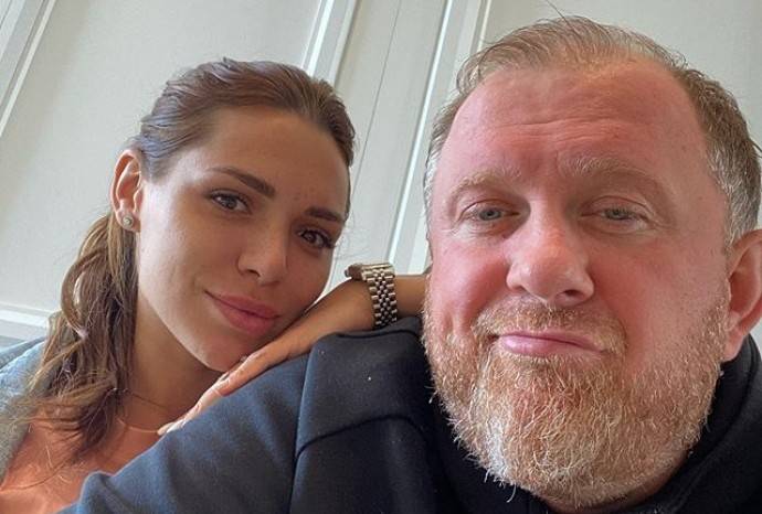 Константин Ивлев поздравил молодую любовницу с днем рождения и пожелал ей себя Константин Ивлев поздравил молодую любовницу с днем рождения и пожелал ей себя