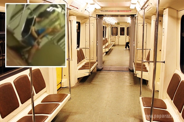 Видео дня: молодая парочка занялась сексом в вагоне метро