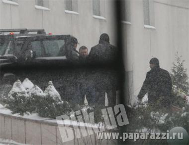 Муж забрал Веру Брежневу из роддома Муж забрал Веру Брежневу из роддома