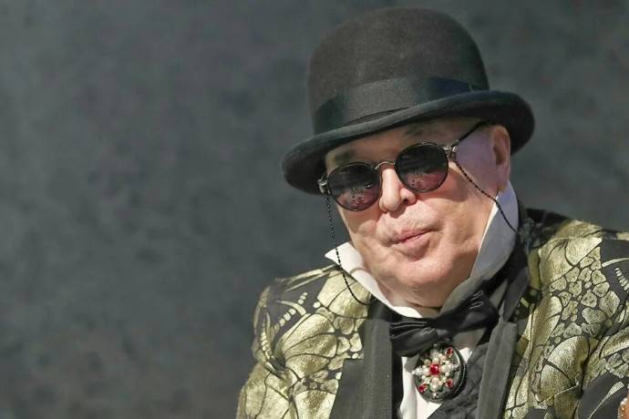 Объявился наследник Вячеслава Зайцева, который трясёт документами и намеревается раскопать могилу модельера Объявился наследник Вячеслава Зайцева, который трясёт документами и намеревается раскопать могилу модельера