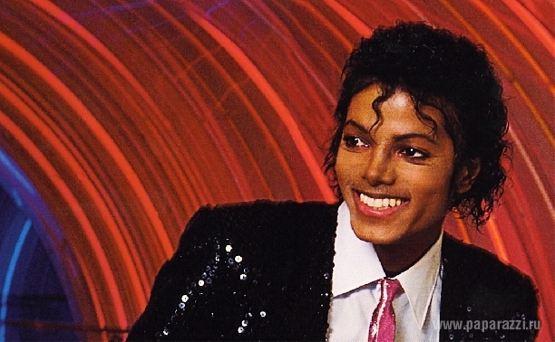 Знаменитую перчатку Майкла Джексона купили за $200 тысяч
