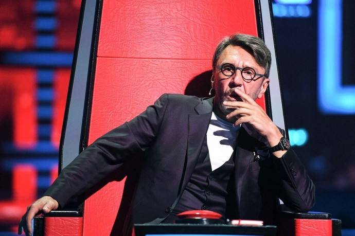 Сергей Шнуров прокомментировал очередную скандальную победу Александры Будниковой на шоу "Голос" Сергей Шнуров прокомментировал очередную скандальную победу Александры Будниковой на шоу "Голос"