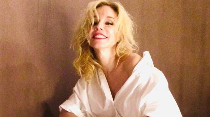 Рейтинг дня: Марина Зудина надела топ с глубоким декольте Рейтинг дня: Марина Зудина надела топ с глубоким декольте