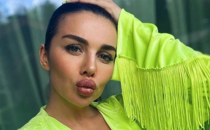 Анна Седокова поделилась редким фото с детьми и приняла в подарок машину от мужчины Анна Седокова поделилась редким фото с детьми и приняла в подарок машину от мужчины