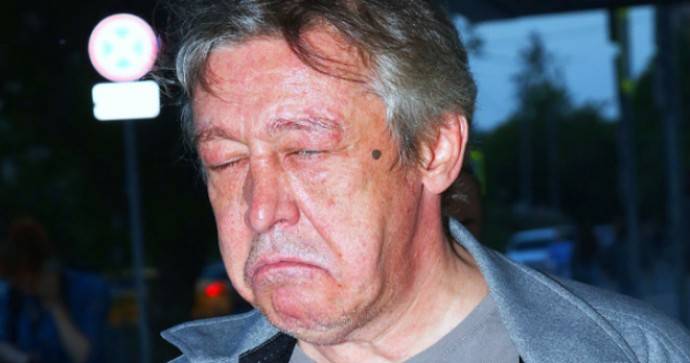 "Картофельное пюре с вареной селедкой": Михаил Ефремов поделился впечатлениями о первой ночи в СИЗО "Картофельное пюре с вареной селедкой": Михаил Ефремов поделился впечатлениями о первой ночи в СИЗО