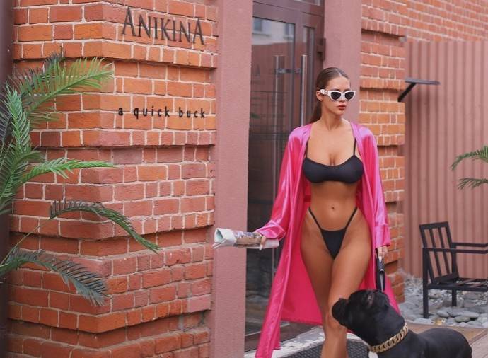 «Одежда a quick buck станет такой же популярной, как и мои купальники»: Анастасия Аникина основала новый бренд для девушек, которые не боятся проявлять себя в одежде