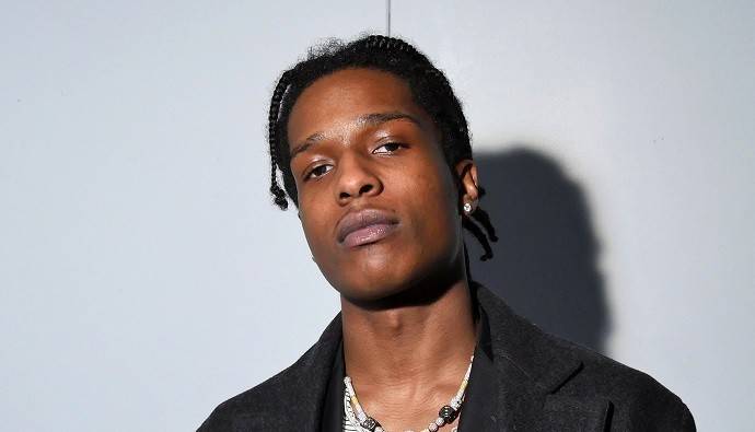 Американский рэпер ASAP Rocky сразил наповал публику, появившись на улице в женском прикиде