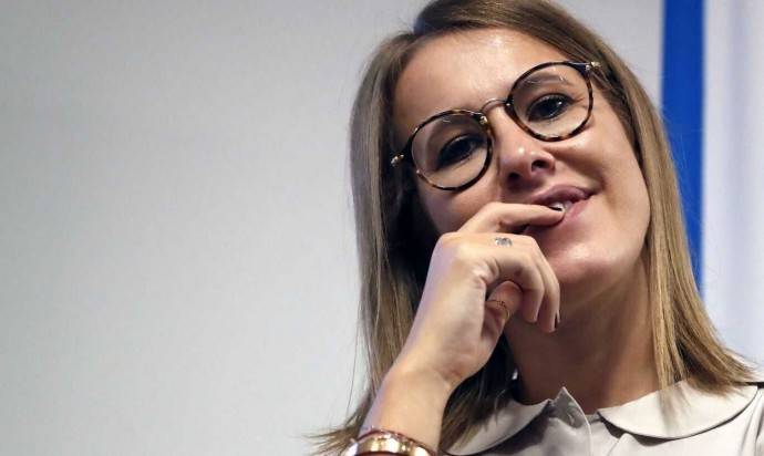 На фоне новости о повышении Тины Канделаки в должности, экс-подруга Ксения Собчак начала ей потихоньку гадить