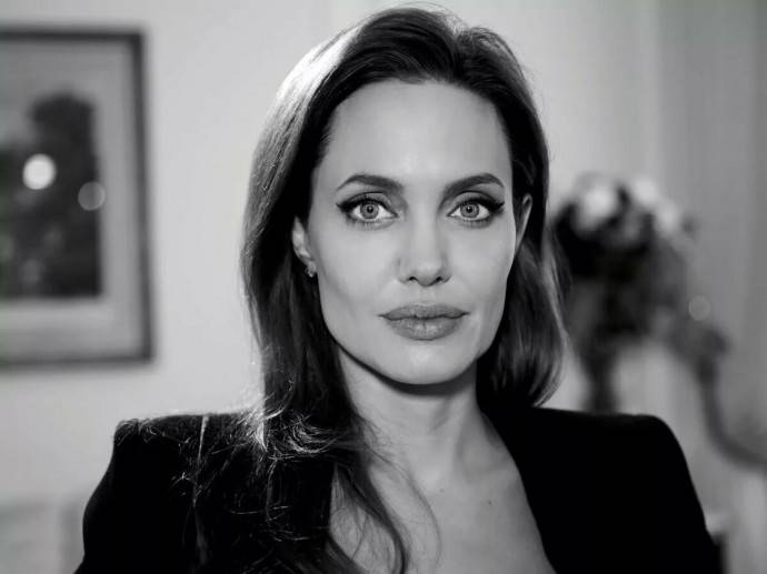Анджелина Джоли прокомментировала трагедию на съемках фильма «Ржавчина»