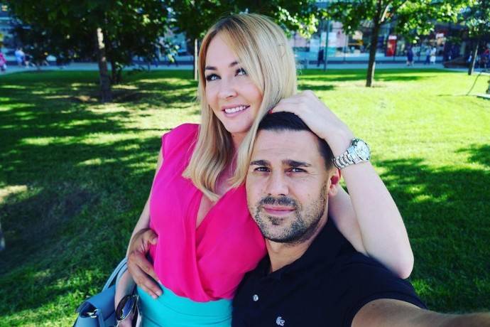 Сергей Пынзарь снял гневное видео для хейтеров, которые постоянно учат его воспитывать детей Сергей Пынзарь снял гневное видео для хейтеров, которые постоянно учат его воспитывать детей