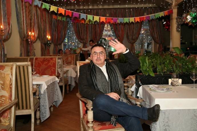 «Могла бы и раскошелиться»: Стас Садальский показал, какой подарок Алла Пугачева прислала ему на прошедший день рождения «Могла бы и раскошелиться»: Стас Садальский показал, какой подарок Алла Пугачева прислала ему на прошедший день рождения