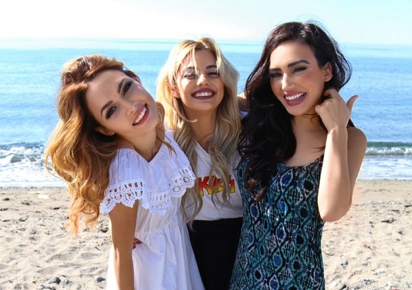 Солистки группы Serebro устроили горячую фотосессию на пляже Кипра Солистки группы Serebro устроили горячую фотосессию на пляже Кипра