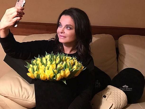 Наташа Королева выставила напоказ шикарную грудь Наташа Королева выставила напоказ шикарную грудь