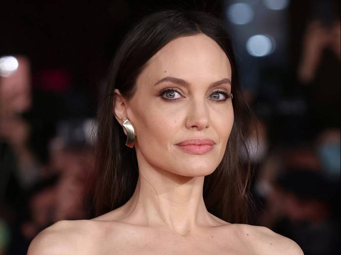 Анджелина Джоли обвинила Брэда Питта во лжи
