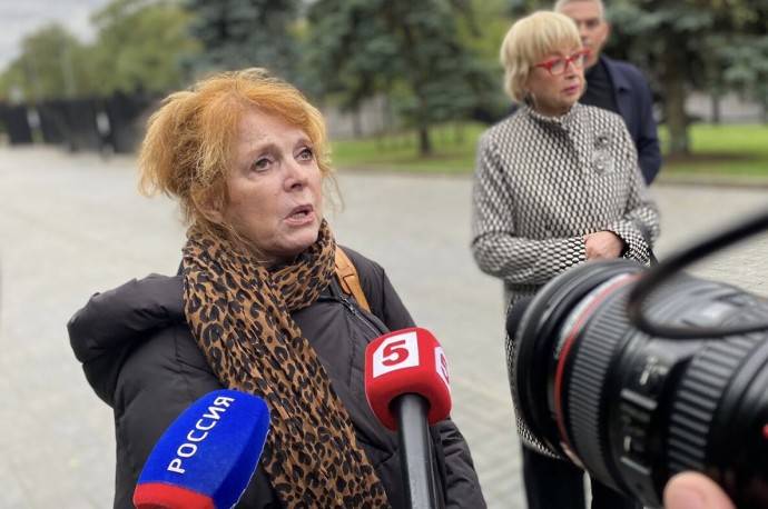 Клара Новикова заявила, что Сергей Горох не давал ей общаться с Борисом Моисеевым Клара Новикова заявила, что Сергей Горох не давал ей общаться с Борисом Моисеевым