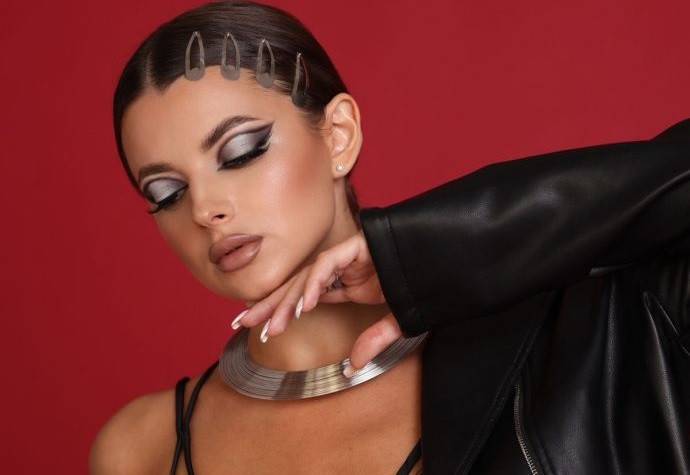 Красотка Liza Diez презентовала дерзкий трек "FERRARI" Красотка Liza Diez презентовала дерзкий трек "FERRARI"