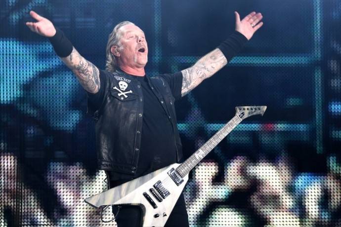 Metallica отменяет концерты из-за зависимости вокалиста Джеймса Хэтфилда
