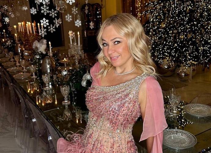 Яна Рудковская призвала отказаться от пластики и уколов красоты
Яна Рудковская призвала отказаться от пластики и уколов красоты