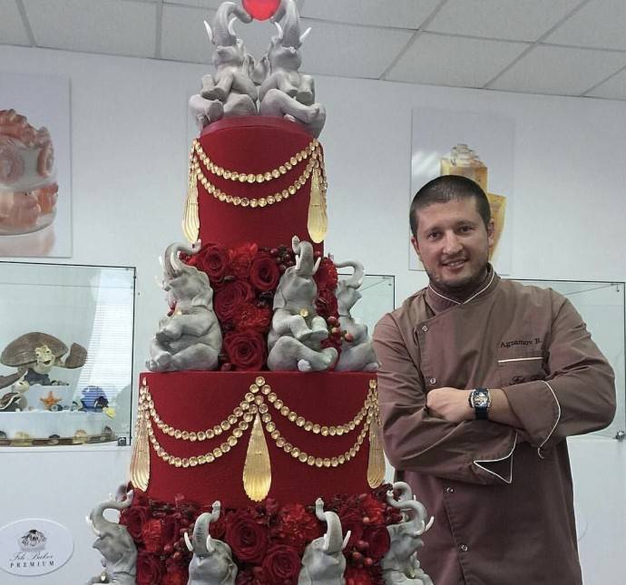 Любовница женатого кондитера Рената Агзамова вышла из колонии и намерена отомстить знаменитому пекарю Любовница женатого кондитера Рената Агзамова вышла из колонии и намерена отомстить знаменитому пекарю