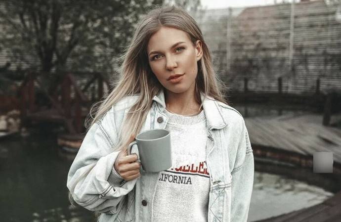Подурневшая и располневшая Рита Дакота не оставляет попыток собрать денег с подписчиков Подурневшая и располневшая Рита Дакота не оставляет попыток собрать денег с подписчиков