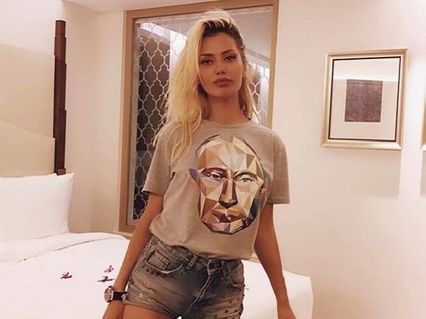 Викторию Боню грозятся убить за купальник с изображением Владимира Путина Викторию Боню грозятся убить за купальник с изображением Владимира Путина