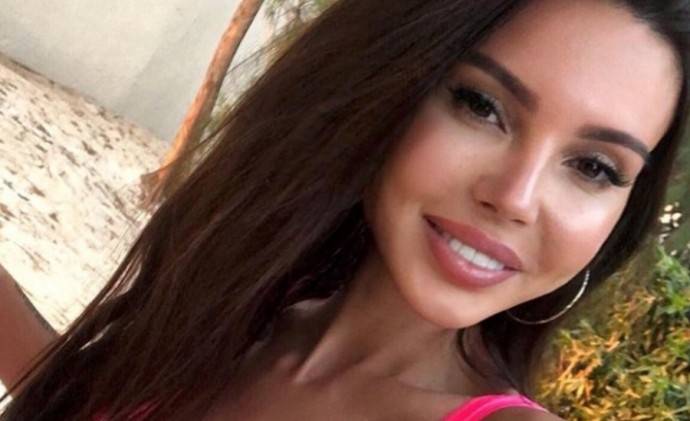 Оксана Самойлова устроила "бомбический" фотосет, показав себя до макияжа и после Оксана Самойлова устроила "бомбический" фотосет, показав себя до макияжа и после
