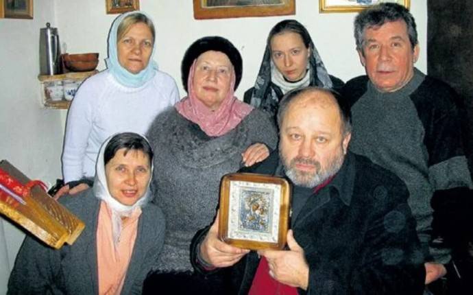 «Боженька, просвети мозги этого идиота»: жена актёра Владимира Ильина очень агрессивно ответила на вопрос о его уходе в монастырь