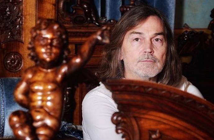 "Кусок сыра и хлеб": Никас Сафронов признался, на что тратит по несколько миллионов в месяц "Кусок сыра и хлеб": Никас Сафронов признался, на что тратит по несколько миллионов в месяц