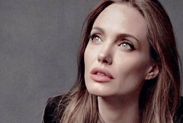Анджелина Джоли "вылила наружу" причину настоящих переживаний