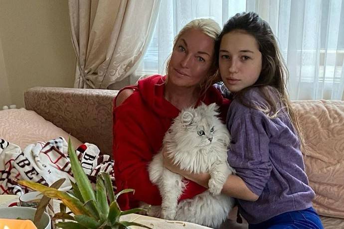 Дочь Анастасии Волочковой снова сменила школу Дочь Анастасии Волочковой снова сменила школу