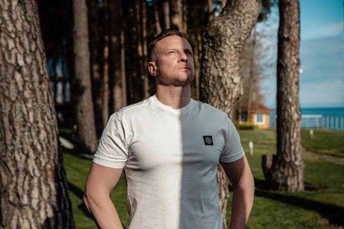«Свободная касса. Подходите»: Вячеслав Малафеев развелся с женой Екатериной «Свободная касса. Подходите»: Вячеслав Малафеев развелся с женой Екатериной
