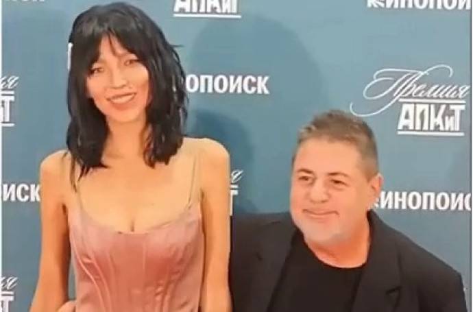 На фоне Александра Цекало Дарина Эрвин выглядела Гулливером в стране лилипутов