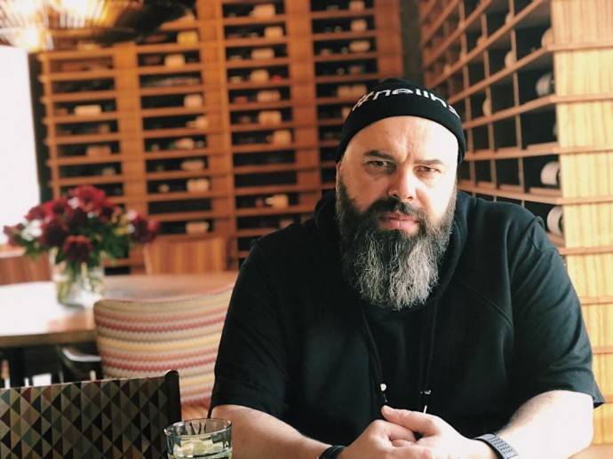 Максим Фадеев изолировался от жены и сына Максим Фадеев изолировался от жены и сына