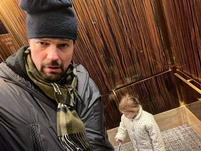 Даниил Козловский забыл, когда день рождения его дочери, но показал её лицо