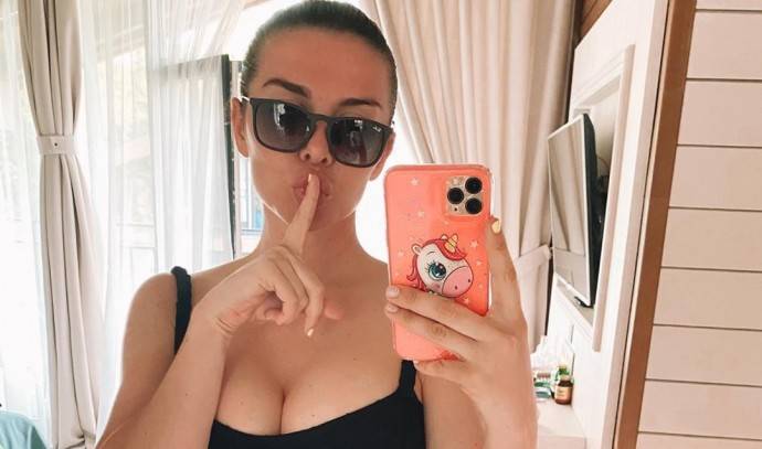 Анна Седокова открыла летний сезон "горячим" фото в купальнике Анна Седокова открыла летний сезон "горячим" фото в купальнике