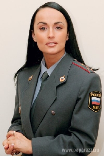 Пресс-секретарь ГУВД майор милиции Ирина Волк предпочетает одежду hout couture