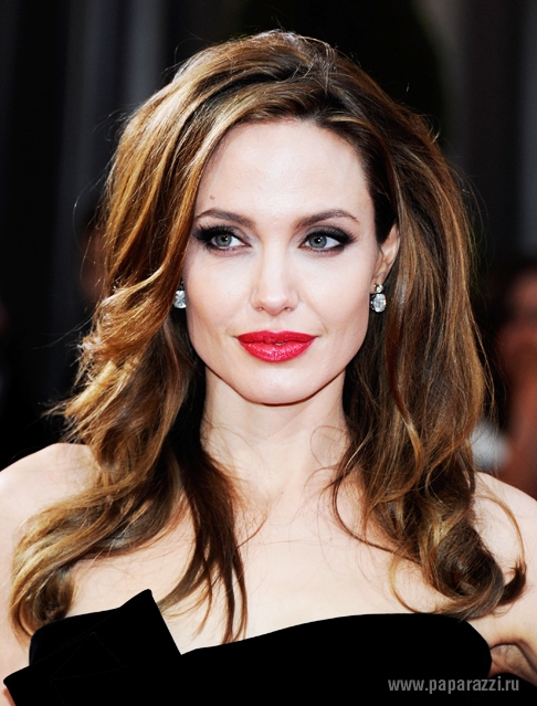 Анджелина Джоли готовится к новой операции