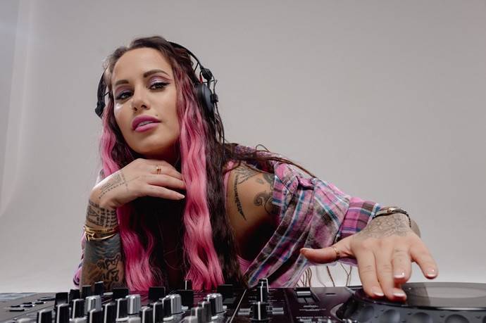 «Не надо слушать тех, кто говорит, что ничего не получится»: DJ Марина Krassovka рассказала о первых шагах в карьере диджея и планах на будущее «Не надо слушать тех, кто говорит, что ничего не получится»: DJ Марина Krassovka рассказала о первых шагах в карьере диджея и планах на будущее
