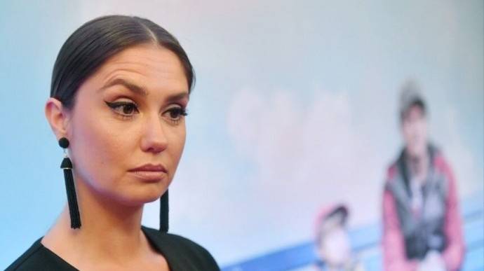 «Новая ячейка общества»: Агата Муцениеце поёрничала на фоне свадьбы Павла Прилучного «Новая ячейка общества»: Агата Муцениеце поёрничала на фоне свадьбы Павла Прилучного