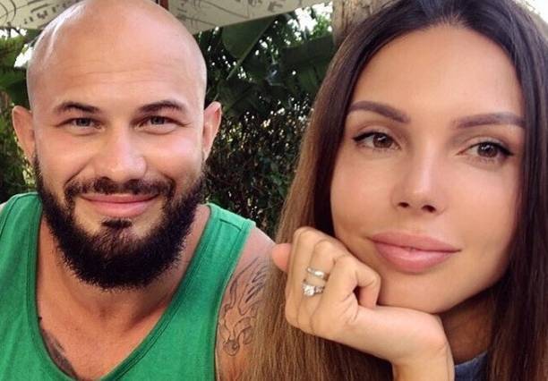 Оксана Самойлова поразила "горячей" фигурой в откровенном купальнике Оксана Самойлова поразила "горячей" фигурой в откровенном купальнике