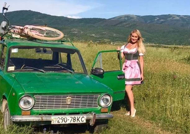Виктория Ланевская отправилась в Крым для съемок клипа "Счастья островок"