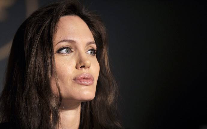 Анджелина Джоли опубликовала фото с покойной матерью и обратилась к подписчикам с важным сообщением 