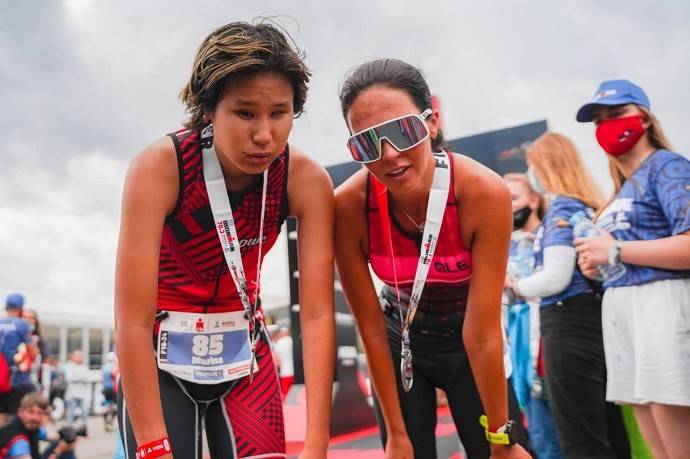 «Мы попали в мясорубку»: популярная блогерша Настя Тукитук рассказала подробности о том, как проходила триатлон с незрячей спортсменкой