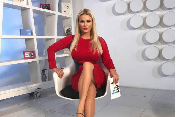 Анна Семенович продемонстрировала шикарную фигуру на откровенной фотографии Анна Семенович продемонстрировала шикарную фигуру на откровенной фотографии