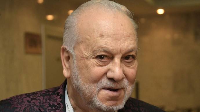 «Так мы и познакомились»: заявивший о разводе 90-летний Бедрос Киркоров вывел в свет молодую избранницу «Так мы и познакомились»: заявивший о разводе 90-летний Бедрос Киркоров вывел в свет молодую избранницу