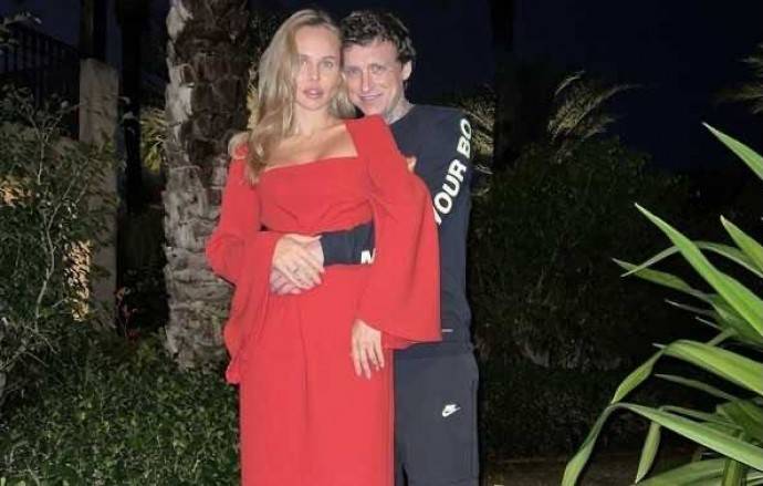 Павла Мамаева и его невесту задержали на таможне Павла Мамаева и его невесту задержали на таможне