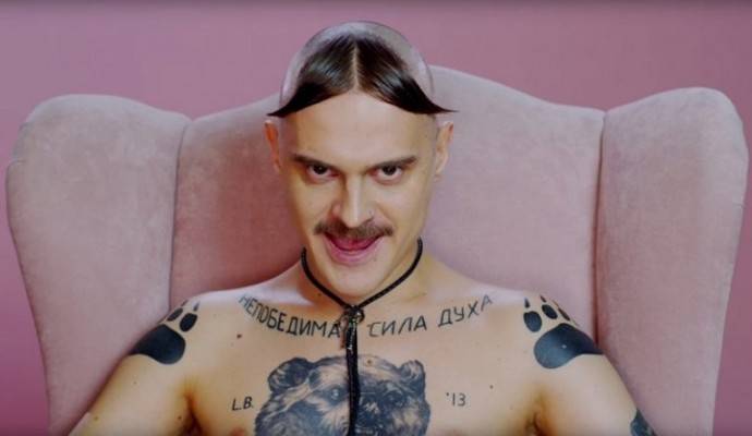 Солист группы "Little Big" показал подарок жены Солист группы "Little Big" показал подарок жены
